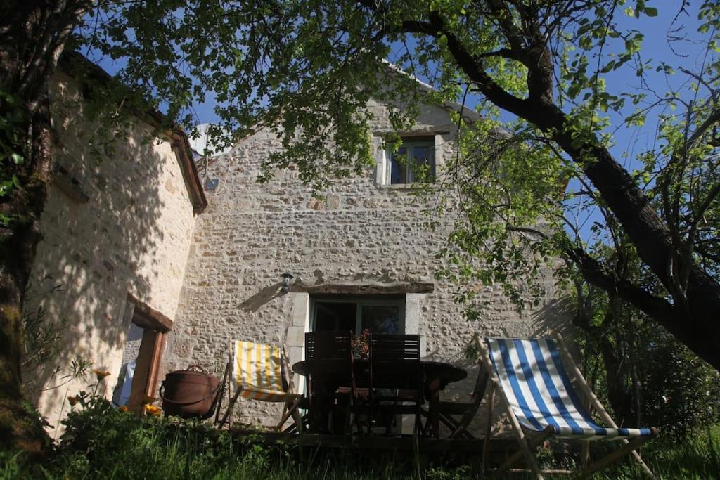 Serenite A La Ferme Equestre Lempzours Exteriér fotografie